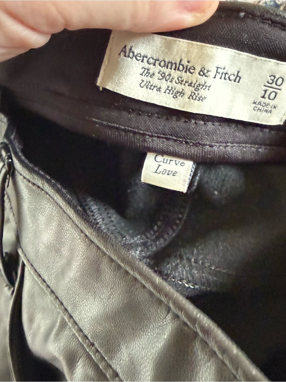 Abercrombie & Fitch 90s Straight Faux Leather Pants Ultra HighRise Size 10/30 - Picture 3 of 3
